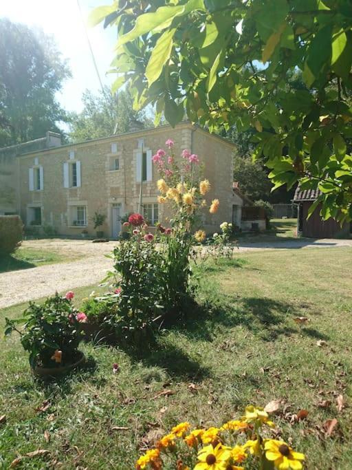 Location Meublee Au Milieu D'Un Ecrin De Verdure Aux Vieux Fours Noaillac Екстериор снимка