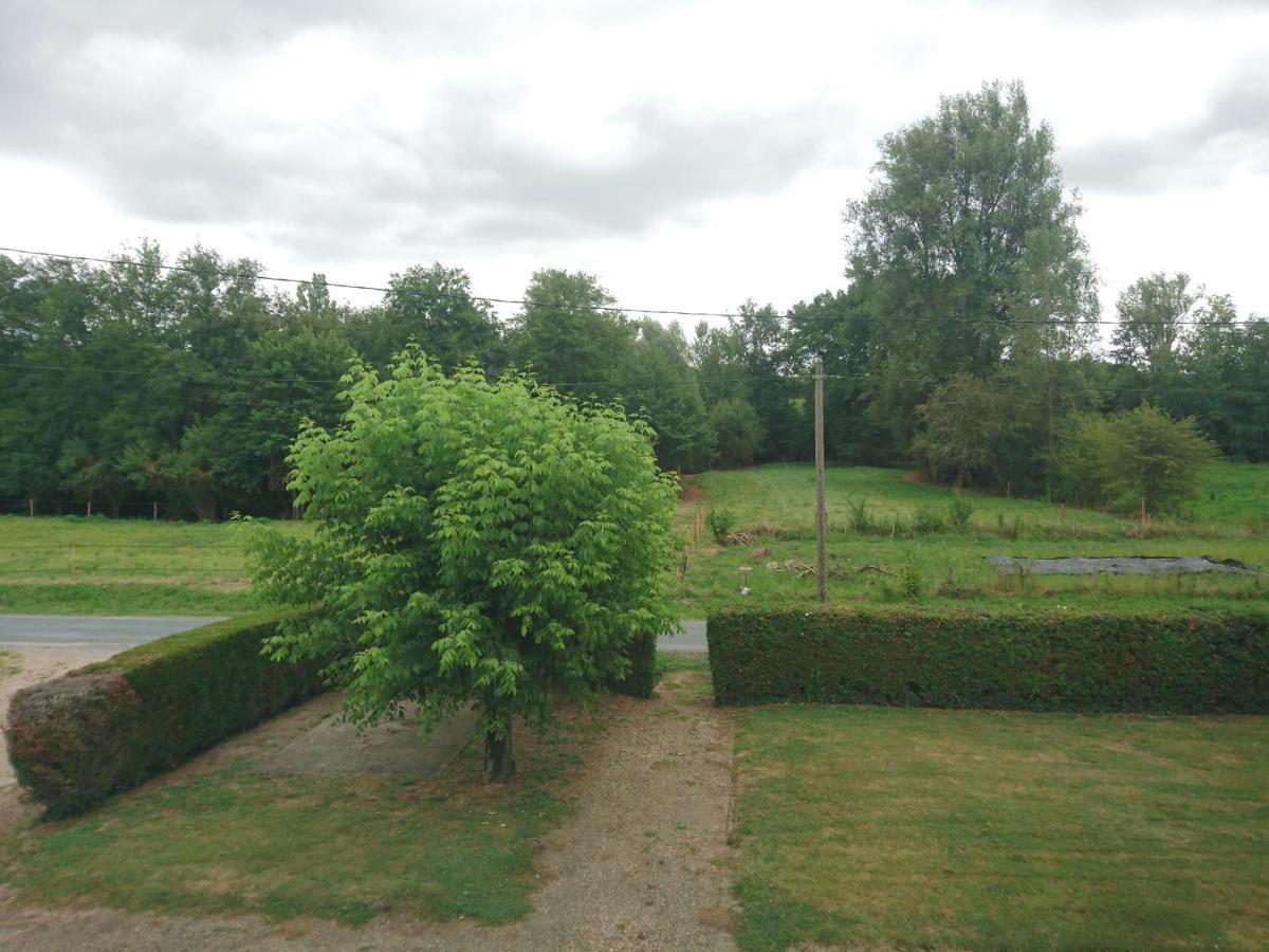 Location Meublee Au Milieu D'Un Ecrin De Verdure Aux Vieux Fours Noaillac Екстериор снимка